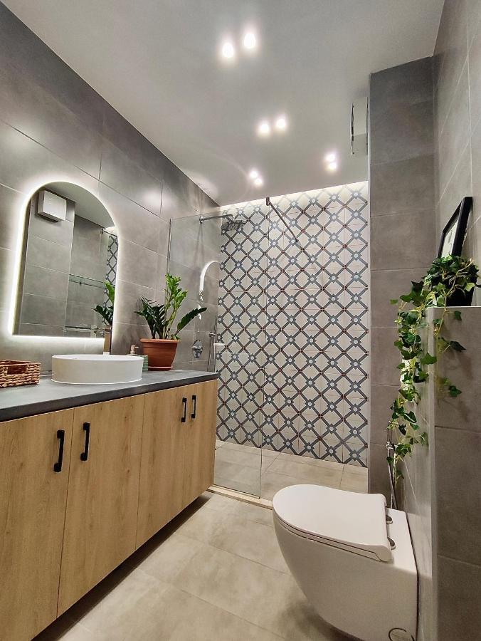 Appartamento Modern Style 2Br-Apt - 10Min To Skanderbeg Square Tirana Esterno foto